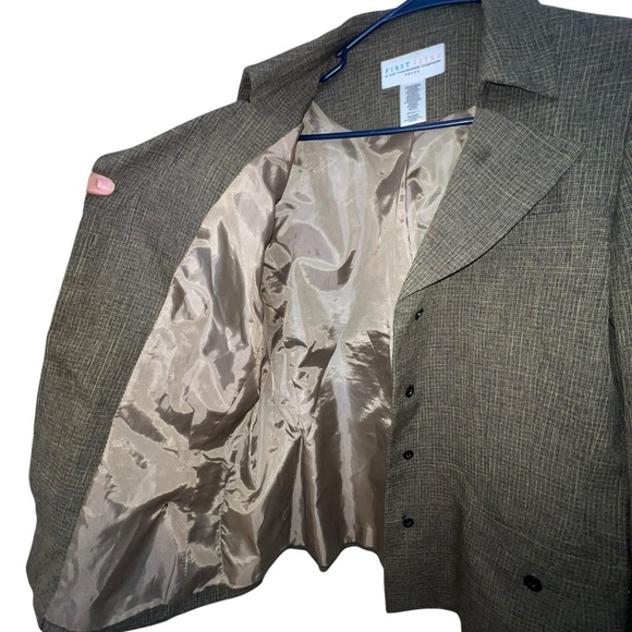 Liz Claiborne Set Textured Tan Blazer & Pants - Picture 2 of 16